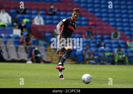 Cardiff, Regno Unito. 21 Giugno 2020. Liam Cooper di Leeds si è Unito in azione. EFL Skybet Championship, Cardiff City contro Leeds Utd al Cardiff City Stadium domenica 21 giugno 2020. Questa immagine può essere utilizzata solo per scopi editoriali. Solo per uso editoriale, licenza richiesta per uso commerciale. Non si può usare nelle scommesse, nei giochi o nelle pubblicazioni di un singolo club/campionato/giocatore. pic di Andrew Orchard/Andrew Orchard sport photography/Alamy Live news Credit: Andrew Orchard sports photography/Alamy Live News Foto Stock