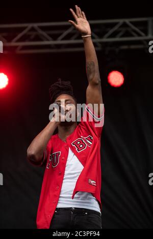 Tulsa, Oklahoma, Stati Uniti. 19 giugno 2020. Fuoco Little Africa preforma sul palco alla celebrazione della XVII a Tulsa. Credit: Tyler Tomasello/ZUMA Wire/Alamy Live News Foto Stock