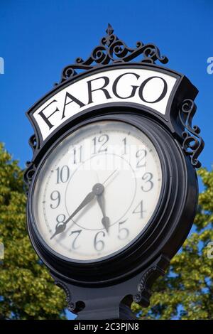 Orologio presso il Plaza Depot, Fargo, North Dakota, Stati Uniti Foto Stock