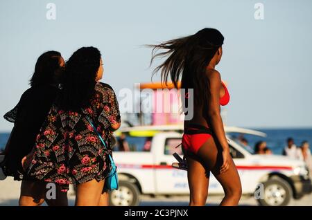 MIAMI - 16 MARZO 2019: I giovani si riuniscono a South Beach per la vacanza primaverile annuale da scuole e college. Foto Stock