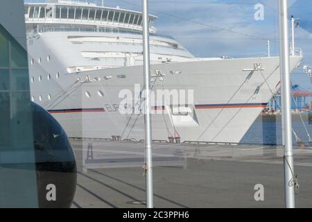 Kreuzfahrtschiff MS Europa 2, Kreuzfahrtterminal Cruise Centre Hamburg Altona, 20.06.2020 Foto Stock