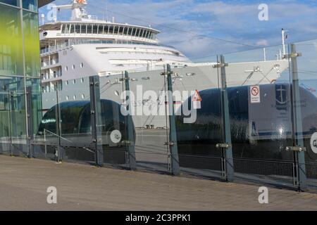 Kreuzfahrtschiff MS Europa 2, Kreuzfahrtterminal Cruise Centre Hamburg Altona, 20.06.2020 Foto Stock