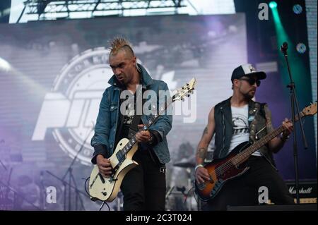 La band punk colombiana Pornomotora si esibisce all'annuale Tattoo Music Fest di Bogotà, Colombia. Il Tattoo Music Fest è un evento che raccoglie molto Foto Stock