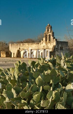 Missione San Juan Capistrano, prima dei lavori di ristrutturazione del 2012, all'alba, a San Antonio, Texas, USA Foto Stock