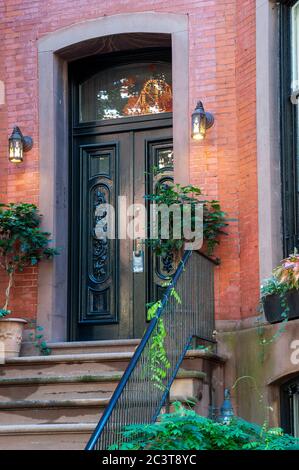 La porta a 77 Bedford Street nel Greenwich Village di New York City STATI UNITI D'AMERICA Foto Stock