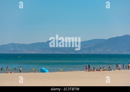 Canet en Roussillon, Francia: 21 giugno 2020: Giornata di sole nella città turistica di Canet en Roussillion in Francia sul Mar Mediterraneo. Foto Stock