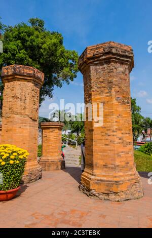 Colonne, Thap po Nagar, torri po Nagar, distretto di Vinh Tho, Nha Trang, Vietnam, Asia Foto Stock