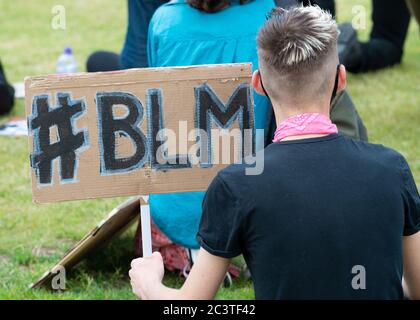 Black Lives gli attivisti si riuniscono al Speaker's Corner, Hyde Park, Londra, per i discorsi prima di arrivare a Parliament Square. Foto Stock