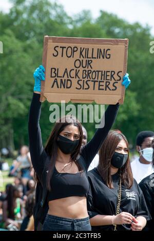 Black Lives gli attivisti si riuniscono al Speaker's Corner, Hyde Park, Londra, per i discorsi prima di arrivare a Parliament Square. Foto Stock