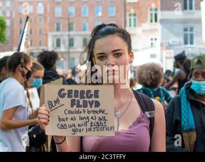 Black Lives gli attivisti si riuniscono al Speaker's Corner, Hyde Park, Londra, per i discorsi prima di arrivare a Parliament Square. Foto Stock