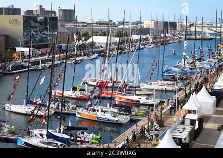 Le Havre (Normandia, Francia nord-occidentale), il 19 ottobre 2019. 14° edizione del Transat Jacques Vabre. Barche a vela lungo la banchina Foto Stock