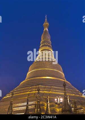 dh Shwedagon Pagoda tempio YANGON MYANMAR tempio buddista notte Grande Dagon Zedi Daw oro stupa foglia d'oro birmano sud-est asia Foto Stock