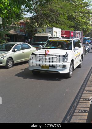 dh Taxi traffico taxi YANGON MYANMAR Taxi locali asia Foto Stock