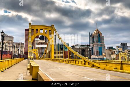 Andy Warhol Bridge sul fiume Allegheny a Pittsburgh, Pennsylvania Foto Stock