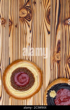 tradizionali torte ceche su legno di abete rosso bruciato Foto Stock