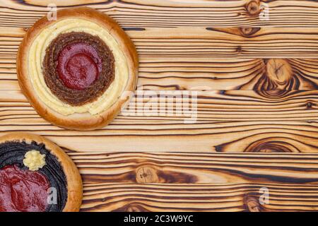 tradizionali torte ceche su legno di abete rosso bruciato Foto Stock