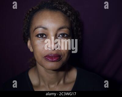 Ritratto orizzontale di una donna afro-americana Foto Stock