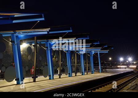 Southend Pier stazione ferroviaria di notte. Foto Stock