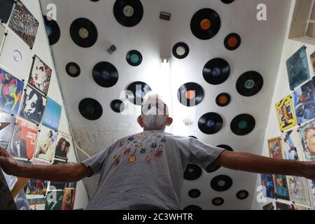 Curitiba, Brasile. 22 Giugno 2020. 19). Nella foto Gilberto Vieira de Almeida, proprietario di Sebo. Credit: Leandro Ferreira/FotoArena/Alamy Live News Foto Stock