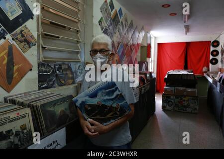 Curitiba, Brasile. 22 Giugno 2020. 19). Nella foto Gilberto Vieira de Almeida, proprietario di Sebo. Credit: Leandro Ferreira/FotoArena/Alamy Live News Foto Stock