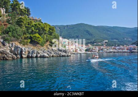 Parga, vista della città vecchia dal porto, Grecia Foto Stock