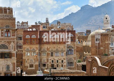 Sanaa, Yemen - 6 marzo 2010: La città vecchia di Sanaa è dichiarata patrimonio mondiale dell'UNESCO oggi distrusse a causa della guerra civile Foto Stock