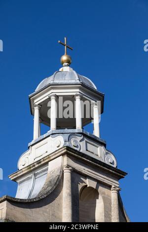 La cupola in cima alla chiesa cattolica di nostra Signora e Santa Teresa, Painswick, Gloucestershire, Inghilterra. Foto Stock