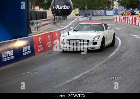 Varsavia, Polonia - 15 settembre 2012: Auto da corsa, Mercedes SLS AMG durante la terza mostra Verva-Street-Racing, che si è svolta per le strade della Th Foto Stock