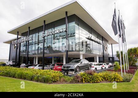 Mercedes benz concessionaria auto in Australia sulle spiagge del nord di Sydney che vende veicoli nuovi e usati di questo produttore automobilistico tedesco Foto Stock