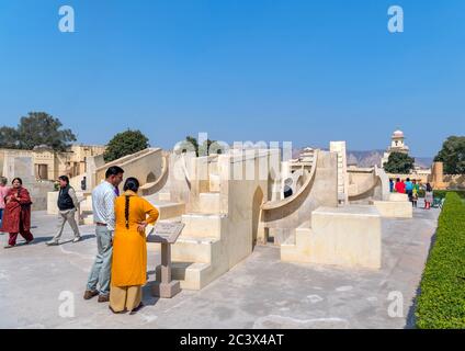 Rasivalaya (cerchio zodiaco) a Jantar Mantar, una collezione di diciannove strumenti architettonici astronomici a Jaipur, Rajasthan, India Foto Stock