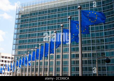 Bandiere europee che sventolano a Brussles Foto Stock