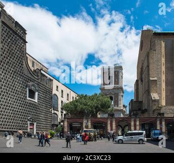 Chiesa di Santa Chiara e Chiesa di Gesù nuovo in Piazza del Gesù nuovo, Napoli Foto Stock