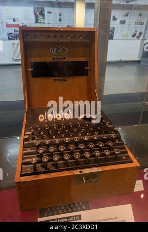 Una macchina italiana Enigma Navale (A1214) realizzata nel 1932 e un tempo di proprietà di Benito Mussolini in esposizione a Bletchley Park, Bletchley, Buckinghamshire, Regno Unito. Foto Stock
