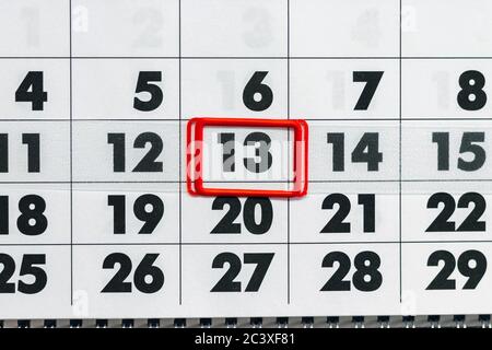 il 13° giorno del mese è contrassegnato nel calendario. Primo piano, macro Foto Stock