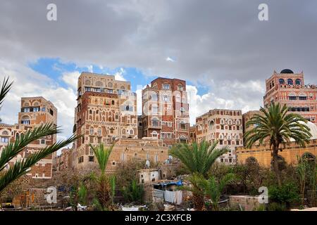 Sanaa, Yemen - 6 marzo 2010: La città vecchia di Sanaa è dichiarata patrimonio mondiale dell'UNESCO, ora distrusse a causa della guerra civile Foto Stock