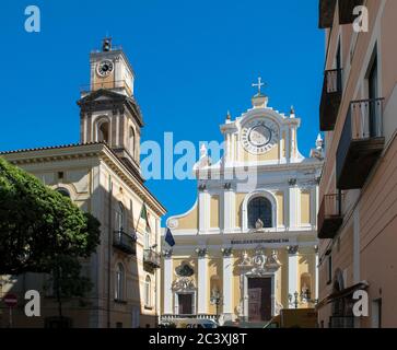 Basilica di Santa Trofimena nel cuore di minori, Costiera Amalfitana, Italia Foto Stock