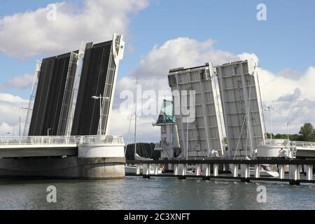 Si apre il ponte a sculpetta sopra lo Schlei a Kappeln Foto Stock