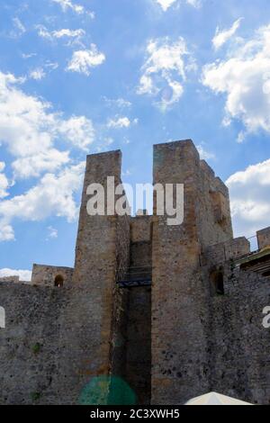 Manasija, noto anche come Resava, è un monastero serbo-ortodosso vicino Despotovac, in Serbia, fondato da Despot Stefan Lazarević tra il 1406 e il 1900 Foto Stock