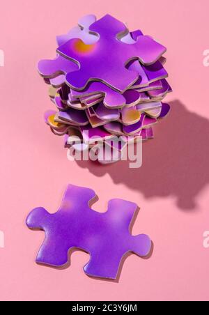 Stack di puzzle viola Foto Stock