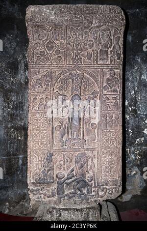 Pietre di croce aka khachkars, Arakelots di Surp che significano i 'Apostoli santi', il Monastero di Sevanavank, il Lago di Sevan, la provincia di Gegharkunik, Armenia Foto Stock