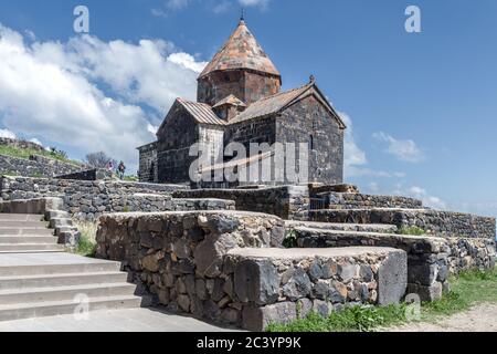 Surp Arakelots significa la chiesa dei "Santi Apostoli", alias la chiesa precursore, il monastero di Sevanavank, il lago Sevan, la provincia di Gegharkunik, Armenia Foto Stock