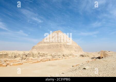 La piramide a gradini di Djoser, Saqqara, Egitto Foto Stock