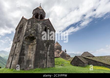 Torre campanaria: Monastero di Haghpat, regione di Lori, Armenia. Sito patrimonio dell'umanità dell'UNESCO. Foto Stock