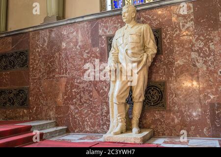 Ingresso; Statua: Il Museo Joseph Stalin, Gori, Georgia - luogo di nascita di Stalin Foto Stock