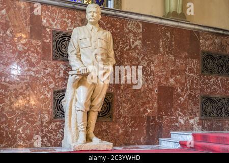 Ingresso; Statua: Il Museo Joseph Stalin, Gori, Georgia - luogo di nascita di Stalin Foto Stock