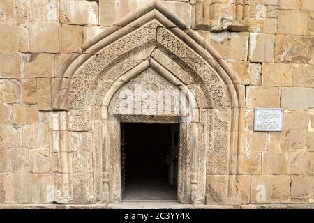 Ingresso sulla façade facciata sud della Chiesa dell'Assunzione, Fortezza Ananuri, (XVI-XVII secolo), Georgia Foto Stock