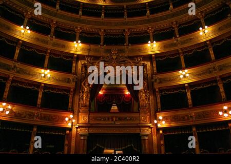 Interno dello straordinario Teatro massimo di Palermo, tappa della terza parte del Padrino. (Sicilia / Italia) Foto Stock