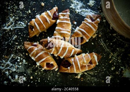 Spuntini per conferenze, biscotti dolci su sfondo rustico Foto Stock