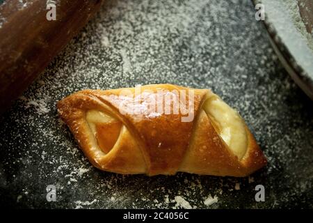 Spuntini per conferenze, biscotti dolci su sfondo rustico Foto Stock