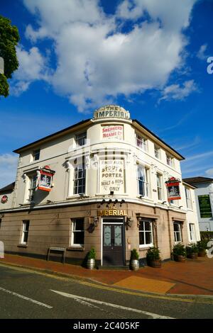 L'Imperial pub all'angolo di London Road e Pennington Road, Southborough, vicino a Tunbridge Wells, Kent, Inghilterra Foto Stock